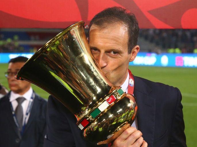 Football Soccer - Lazio v Juventus - Italian Cup Final - Olympic Stadium, Rome, Italy - 17/5/17Juventus coach Massimiliano Allegri celebrates winning the Italian Cup Final with the trophyReuters / Alessandro Bianchi