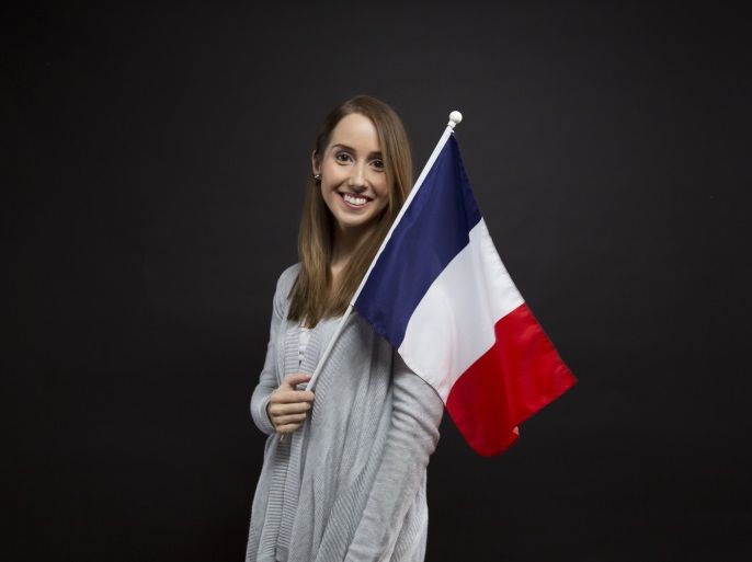blogs - علم فرنسا تحمله فتاة