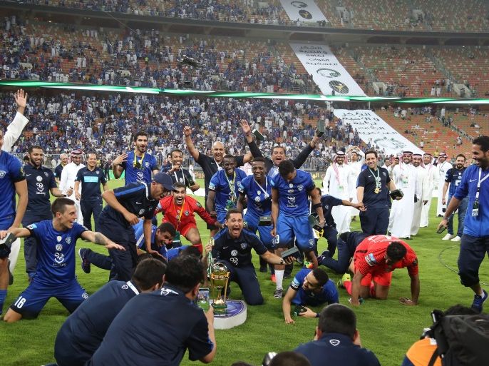 epa05973105 Al-Hilal players celebrate winning the Saudi King’s Cup Final soccer match between Al-Ahli and Al-Hilal at King Abdullah Al Jawhara International Stadium in Jeddah, Saudi Arabia, 18 May 2017. EPA/STR