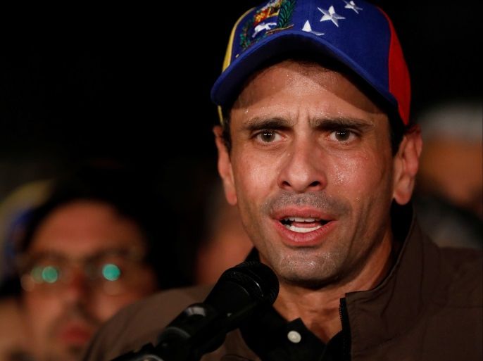 Venezuelan opposition leader and Governor of Miranda state Henrique Capriles speaks during a news conference in Caracas, Venezuela April 7, 2017. REUTERS/Carlos Garcia Rawlins