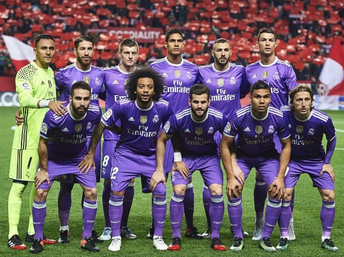 SEVILLE, SPAIN - JANUARY 15: Team of Real Madrid CF pose for a picture during the La Liga match between Sevilla FC and Real Madrid CF at Estadio Ramon Sanchez Pizjuan on January 15, 2017 in Seville, Spain. (Photo by Aitor Alcalde/Getty Images)