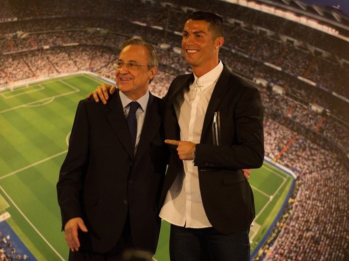 MADRID, SPAIN - NOVEMBER 07: Cristiano Ronaldo of Real Madrid embraces club President Florentino Perez following his press conference after signing a new five-year contract with the Spanish club at the Santiago Bernabeu stadium on November 7, 2016 in Madrid, Spain. (Photo by Denis Doyle/Getty Images)