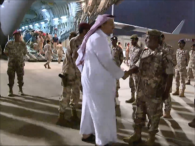 ‪جانب من استقبال القوات القطرية‬ جانب من استقبال القوات القطرية (الجزيرة)