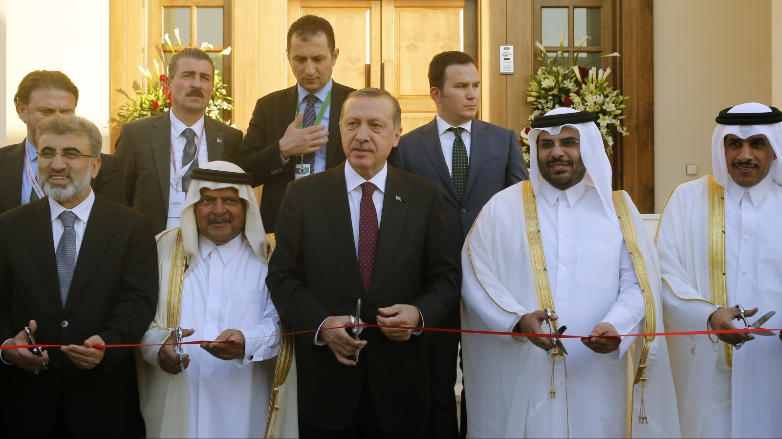 أردوغان أثناء افتتاحه المبنى الجديد للسفارة التركية في الدوحة - ديسمبر 2013