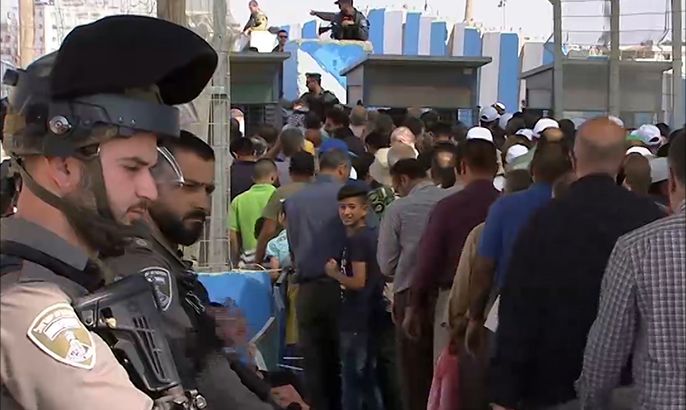 ربع مليون فلسطيني بالأقصى في أول جمعة من رمضان
