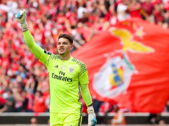 epa05961948 Benfica's goalkeeper Ederson celebrates a goal during the Portuguese First League soccer match between Benfica Lisbon and Vitoria Guimaraes at Luz stadium in Lisbon, Portugal, 13 May 2017. EPA/ANTONIO COTRIM