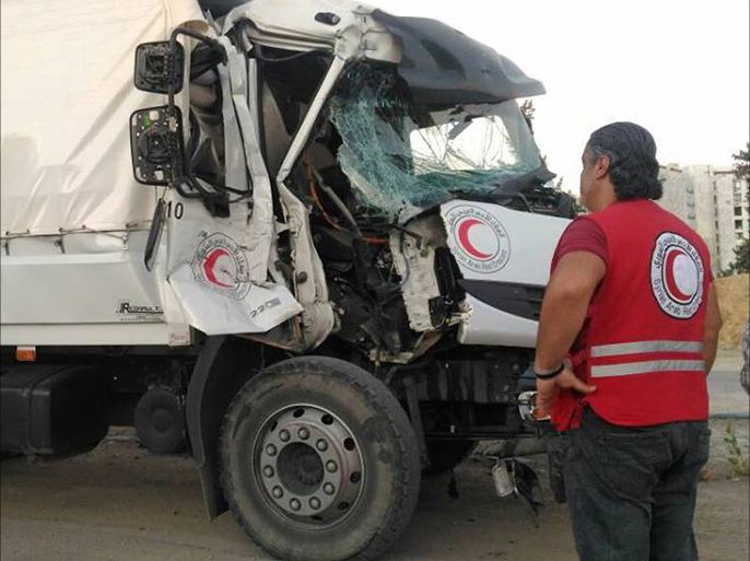 اللجنة الدولية للصليب الأحمر تدين الهجوم الذي تعرضت له قافلة المساعدات التابعة لها في حرستا بريف دمشق