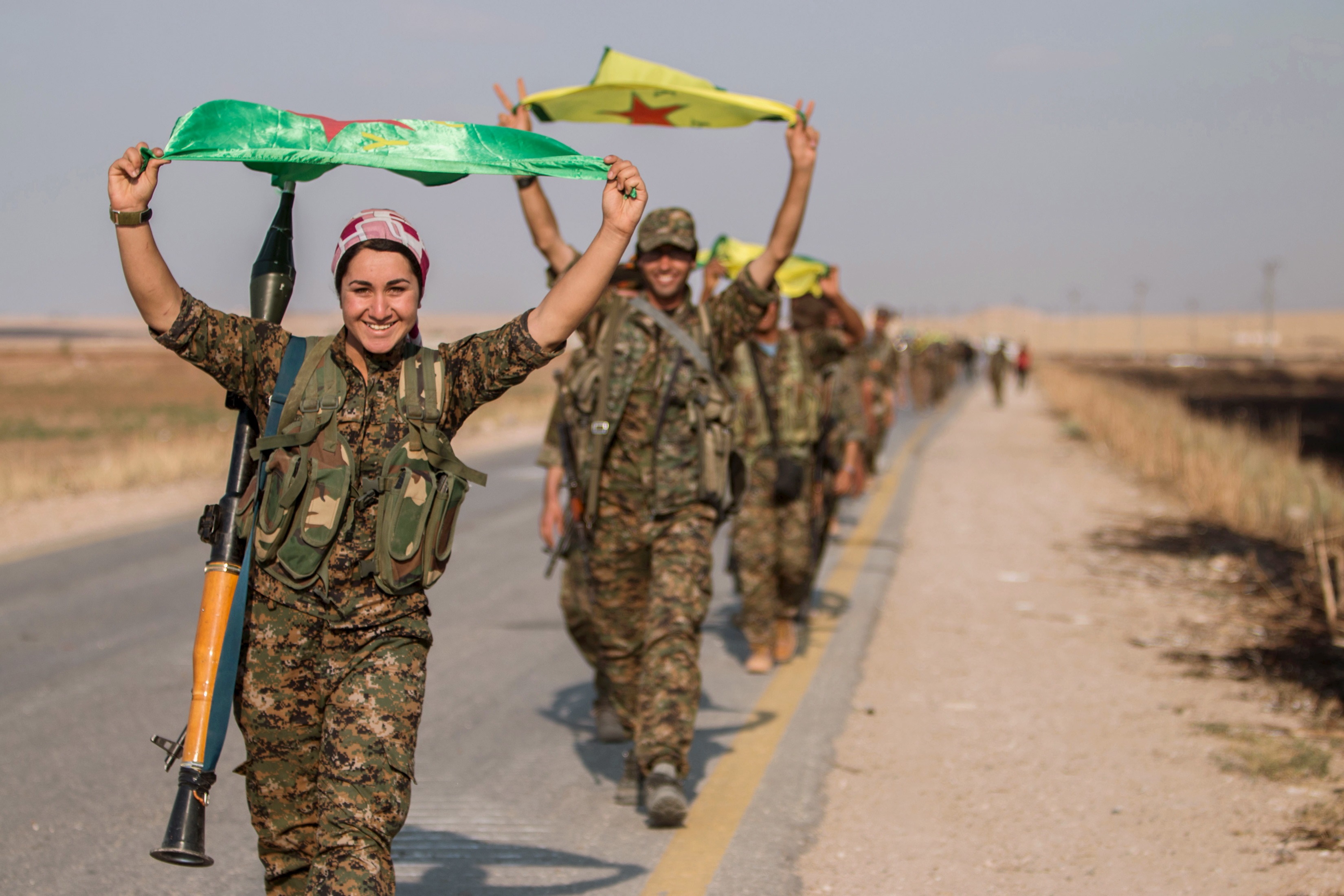 القوات الكردية هي المسيطرة على قوات سوريا الديمقراطية من الناحية السياسية (رويترز)
