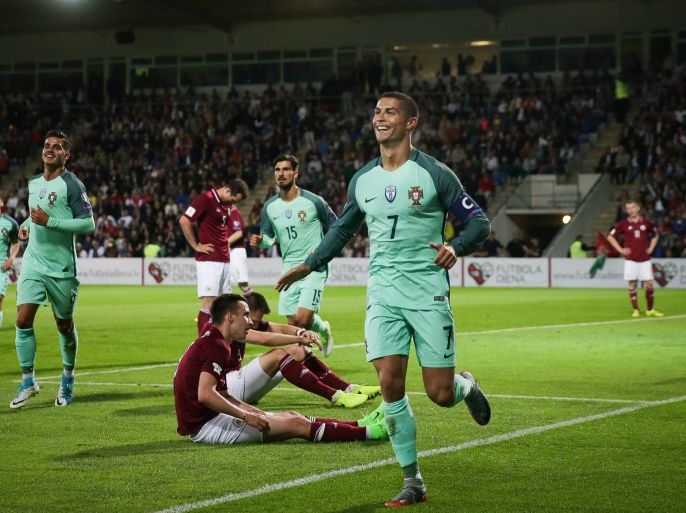 epa06019907 Portugal's Cristiano Ronaldo (R) celebrates after scoring the second goal against Latvia during the FIFA World Cup 2018 qualifying soccer match between Latvia and Portugal at Skonto Stadium, in Riga, Latvia, 09 June 2017. EPA/MARIO CRUZ