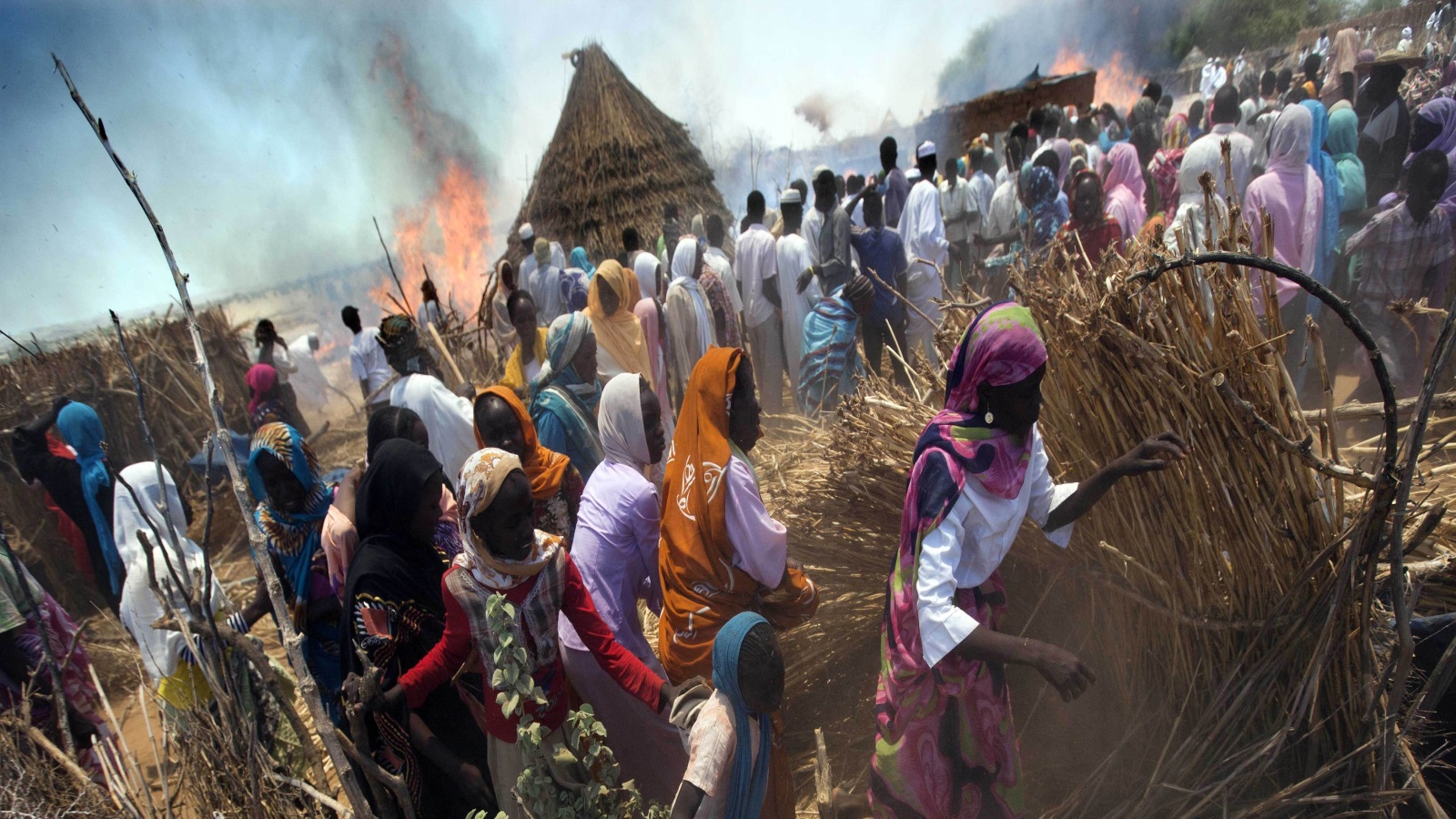 الصراع في الشرق نتج عن التهميش الذي تعرض له الإقليم من الحكومة المركزية، فمنذ استقلال السودان والشرق يعاني الافتقار إلى البُنى التحتية وإلى التعليم والصحة والرعاية الاجتماعية.