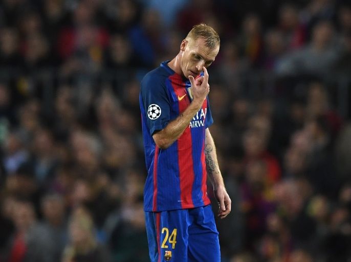 BARCELONA, SPAIN - OCTOBER 19: Jeremy Mathieu of Barcelona walks off after being sent off during the UEFA Champions League group C match between FC Barcelona and Manchester City FC at Camp Nou on October 19, 2016 in Barcelona, Spain. (Photo by Shaun Botterill/Getty Images)