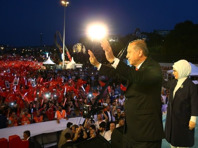 الرئيس التركي رجب طيب أردوغان خلال الاحتفال في إسطنبول بالذكرى الأولى لفشل المحاولة الانقلابية