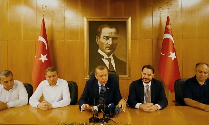 دور وسائل الإعلام في إفشال الانقلاب بتركيا