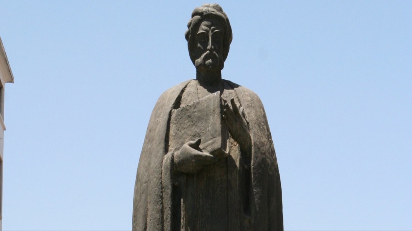 تمثال ابن خلدون في قلب العاصمة التونسية (1332-1406م) (مواقع التواصل)