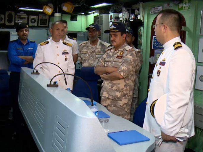 زار قائد القوات البحرية الأميرية القطرية، الفرقاطة التركية "تي سي جي جوكوفا" التي ستشارك في مناورات بحرية بين البلدين.