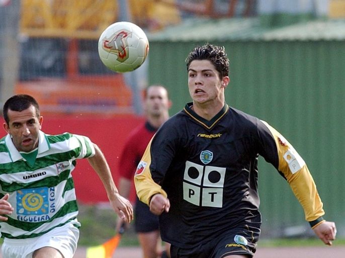 LIS11 - 20030228 - LISBON, PORTUGAL : Sporting Lisbon player Cristiano Ronaldo (R) escapes an unidentified player of Naval during their Portuguese Cup match at the Alvalade stadium in Lisbon, 09 March 2003. Sporting was elimintaed from the Cup competition following a 0-1 defeat against Naval here today.