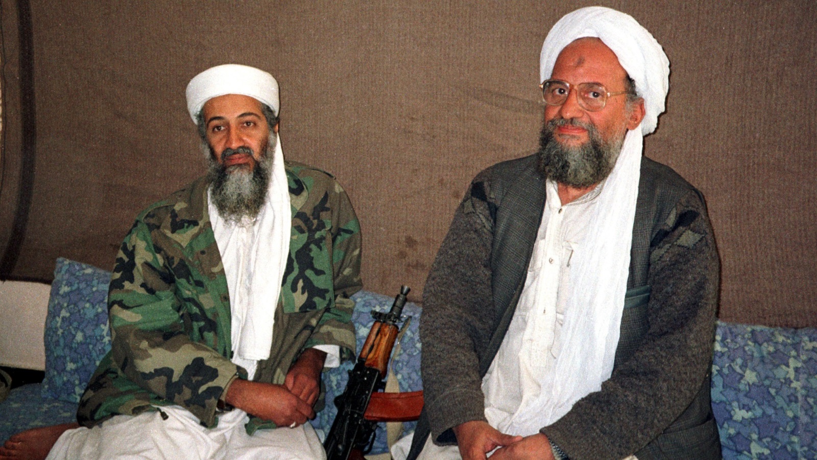  صورة تجمع أيمن الظواهري وأسامة بن لادن  (رويترز) 