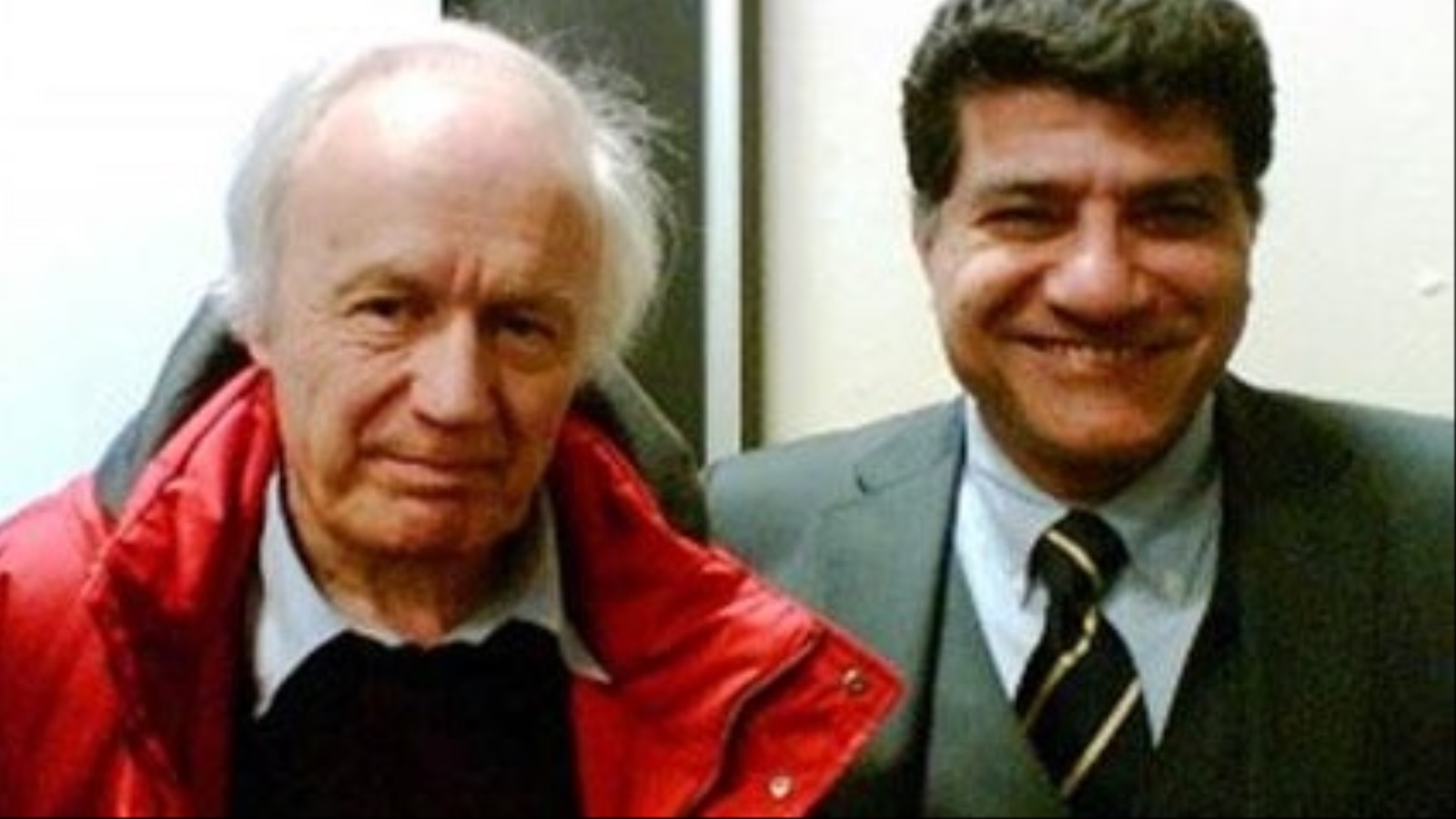 محمد النشائي (يمين الصورة)، مع البروفيسور 
