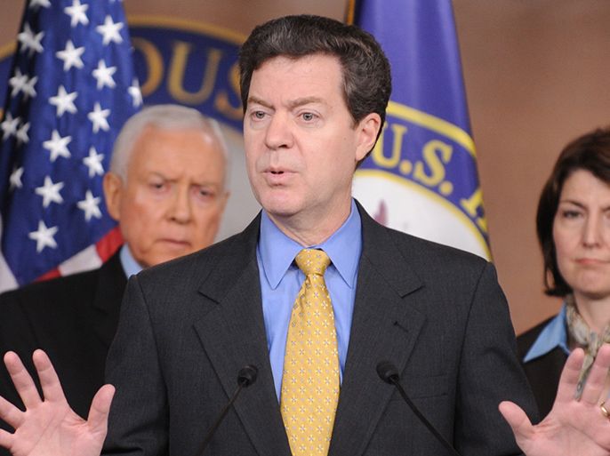 epa02084568 Republican Senator Sam Brownback (C) of Kansas, Republican Senator Orrin Hatch (back L) of Utah and Republican Representative Cathy McMorris Rodgers (back R) of Washington attend a press conference on abortion and health care reform legislation, on Capitol Hill in Washington DC, USA, 18 March 2010. House and Senate Republicans oppose health care reform legislation drafted by Democrats because they claim it will allow federal funding of abortions. The Congressional Budget Office has estimated, 18 March 2010, that the cost of the proposed health care legislation will cost 940 billion USD over 10 years, which clears the way for a House vote as early as 21 March 2010. EPA/MICHAEL REYNOLDS