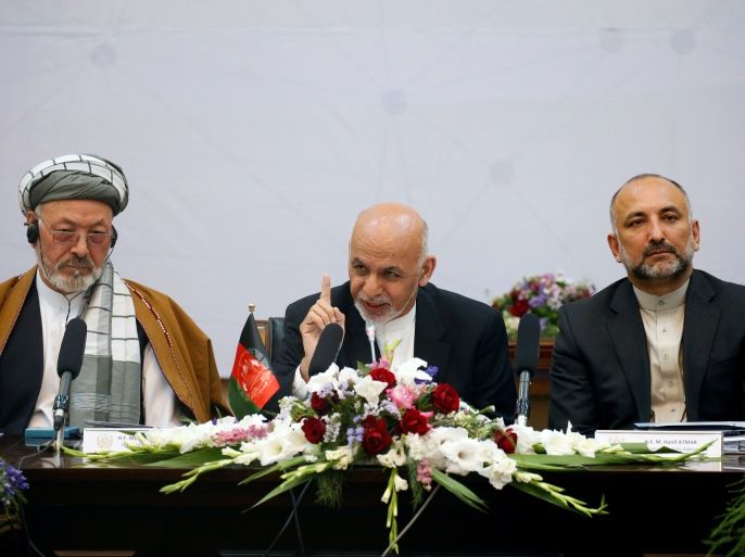 Afghan president Ashraf Ghani (C) attends a peace and security cooperation conference in Kabul, Afghanistan June 6, 2017. REUTERS/Omar Sobhani