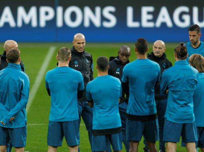 Soccer Football - Real Madrid Training - Dortmund, Germany - September 25, 2017 Real Madrid coach Zinedine Zidane during training REUTERS/Leon Kuegeler