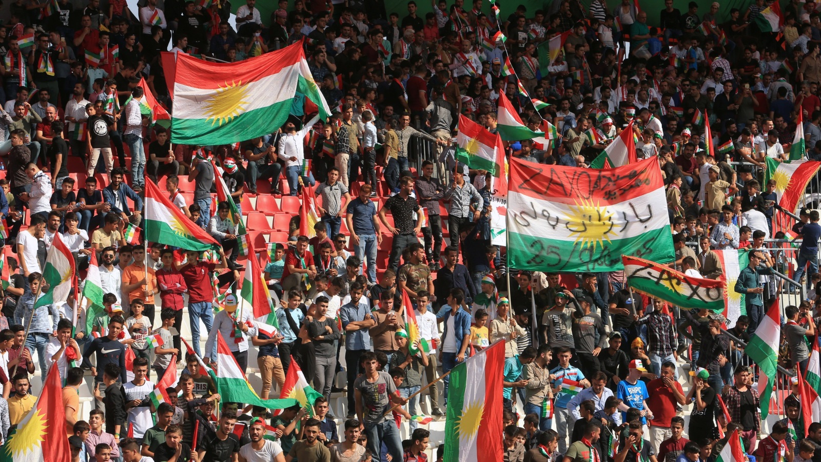 ‪احتفالات بكردستان العراق دعما للاستفتاء القادم بعد أيام‬ احتفالات بكردستان العراق دعما للاستفتاء القادم بعد أيام (رويترز)