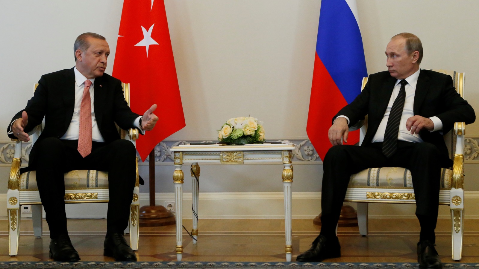 الرئيس الروسي فلاديمير بوتين والرئيس التركي رجب طيب أردوغان (رويترز)
