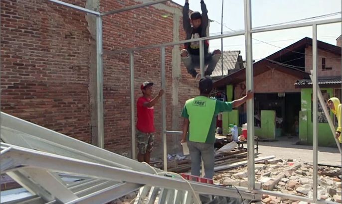 هذا الصباح- تجديد منازل الفقراء في إندونيسيا