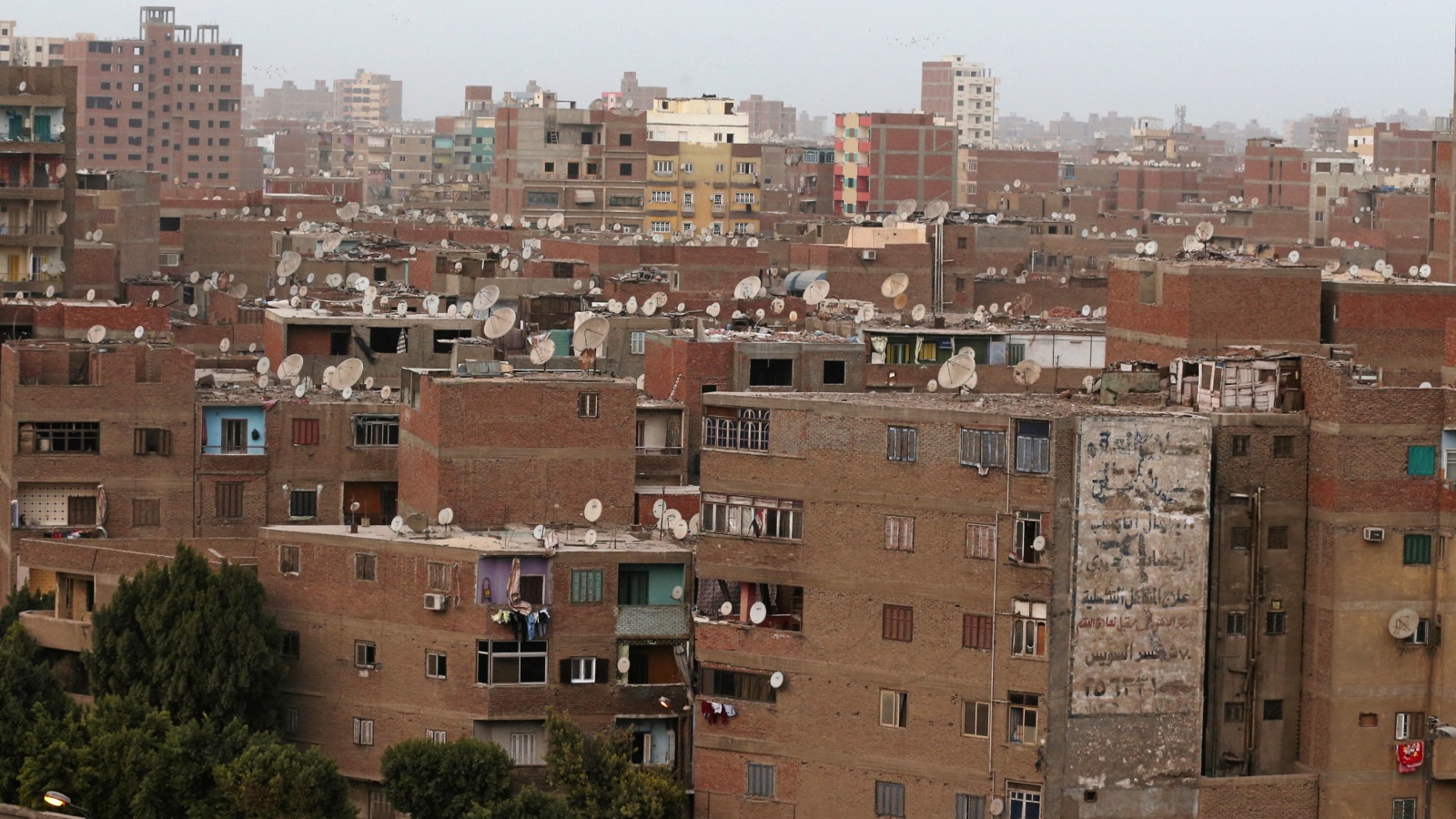 البيوت العشوائية سمة بارزة تتسم بها مدينة القاهرة.