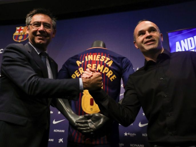 FC Barcelona captain Andres Iniesta shakes hands with FC Barcelona's President Josep Maria Bartomeu after announcing the agreement of a contract for life with FC Barcelona, in Barcelona, Spain, October 6, 2017. REUTERS/Albert Gea