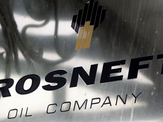 A logo of Russian state oil firm Rosneft is seen at its office in Moscow, October 18, 2012. REUTERS/Maxim Shemetov/File Photo