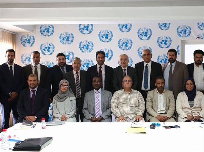 أعضاء لجنة الصياغة المشتركة المنبثقة عن لجنتي الحوار الليبي في تونس في الجولة الأولى للحوار مطلع الشهر الجاري