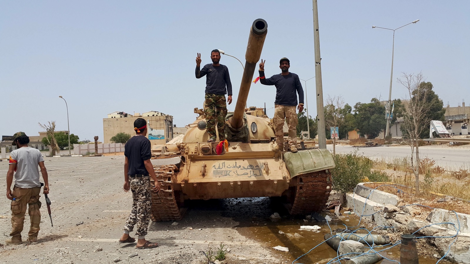 وجود تنظيم الدولة في ليبيا مُقلق جدا وقد يُشكّل خطرا على أمن تونس وديمقراطيتها