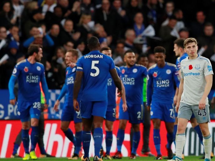 Soccer Football - Premier League - Leicester City vs Everton - King Power Stadium, Leicester, Britain - October 29, 2017 Everton's Jonjoe Kenny looks dejected after scoring Leicester's second with an own goal while Leicester's Demarai Gray and team mates celebrate Action Images via Reuters/Jason Cairnduff EDITORIAL USE ONLY. No use with unauthorized audio, video, data, fixture lists, club/league logos or