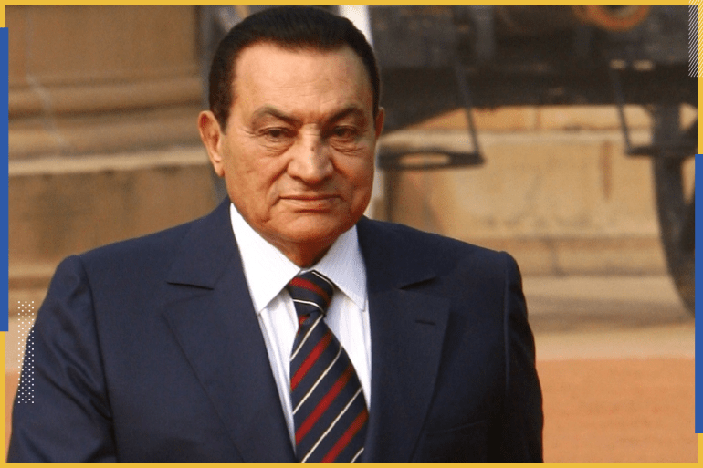 عندما تولى مبارك السلطة كان على مصر ديون خارجية متزايدة؛ ففصل بين الطبقات، فقدّم صندوق النقد الدوليّ والبنك الدوليّ سلسلة من الإصلاحات الاقتصادية الكليّة التي من شأنها إعادة هيكلة الاقتصاد المصريّ