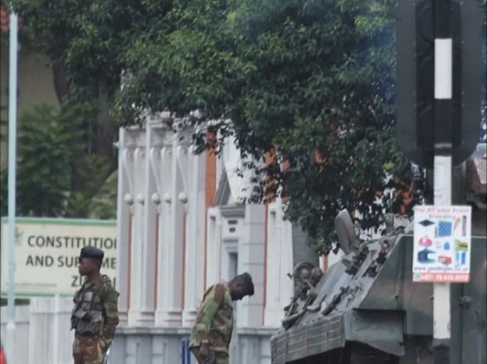 الجيش في زيمبابوي يسيطر على مقاليد الحكم