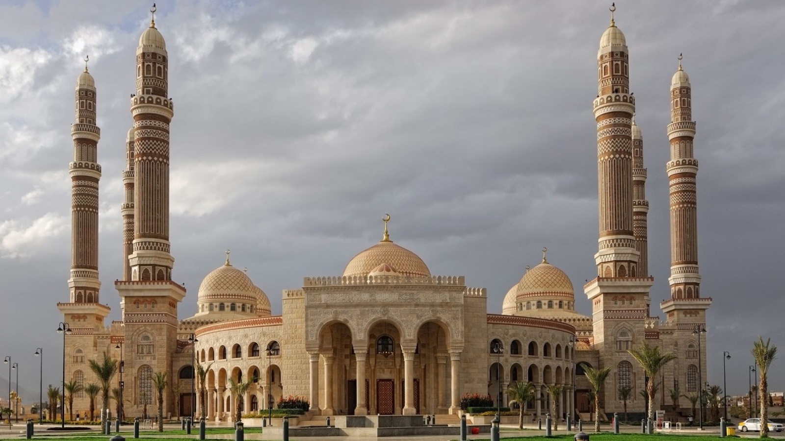 المسجد كان المشروع المعماري الأكبر والأبرز دائما في المدينة العربية بل كانت المساجد بمثابة صروح إسلامية بارزة متميزة في سياق المدينة ونسيجها