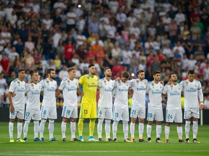 MADRID, SPAIN - AUGUST 23: Real Madrid CF players hold a minute of silence in memory of the recent victims of the Barcelona terrorist attack before the Santiago Bernabeu Trophy match between Real Madrid CF and ACF Fiorentina at Estadio Santiago Bernabeu on August 23, 2017 in Madrid, Spain. (Photo by Denis Doyle/Getty Images)