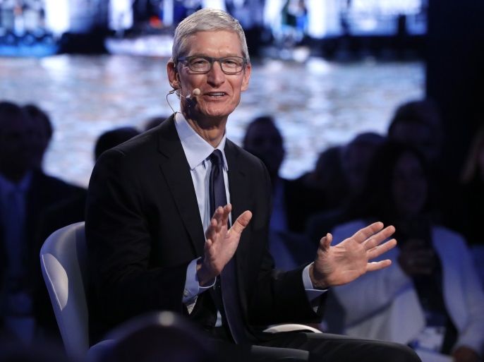 Apple CEO Tim Cook speaks at The Bloomberg Global Business Forum in New York, U.S., September 20, 2017. REUTERS/Brendan Mcdermid