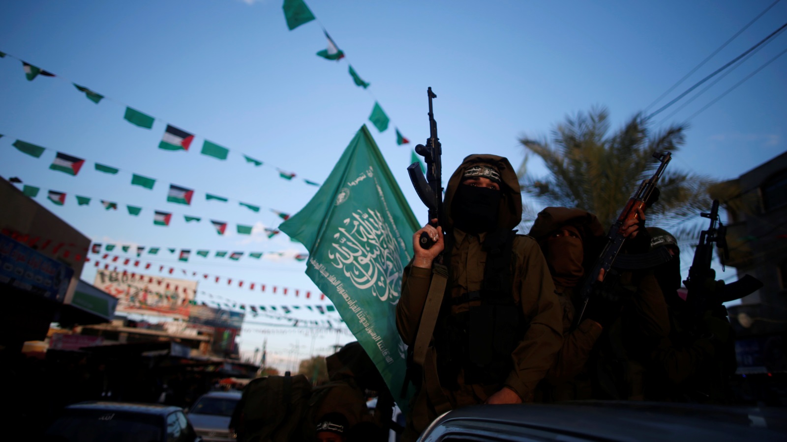 مسيرة لحركة حماس في غزة ضد قرار ترمب (رويترز)