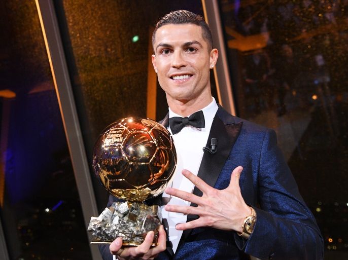 epa06375921 A handout photo made available by the l'Equipe Presse Office of Real Madrid's Portuguese striker Cristiano Ronaldo posing with his trophy after receiving the 62nd Ballon d'Or award in Paris, France, 07 December 2017. EPA-EFE/FAUGERE FRANCK HANDOUT HANDOUT EDITORIAL USE ONLY/NO SALES