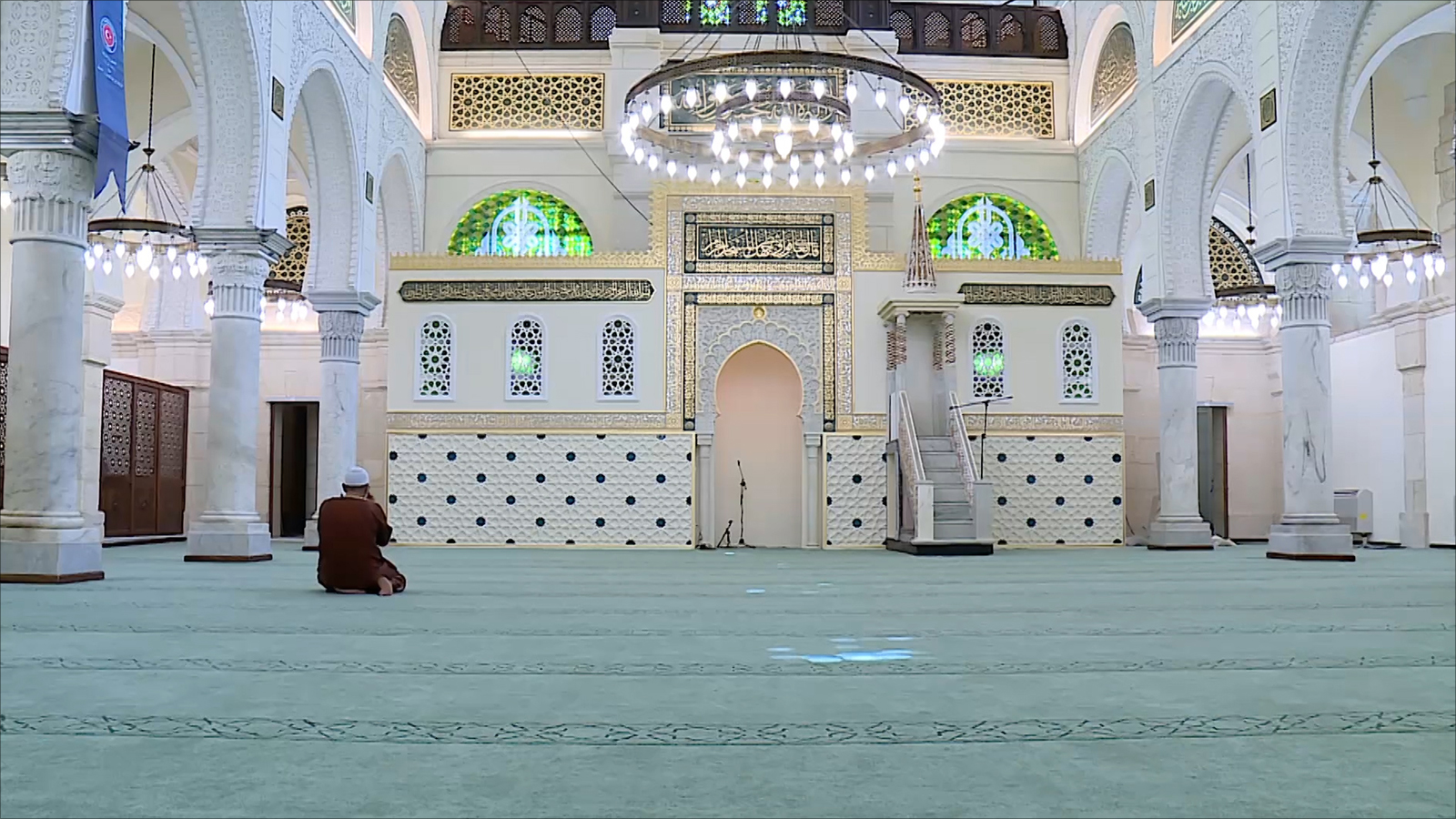إذا كان المسجد مكان الصلاة الجامع، فإنما هو يجمع الناس على ما ينهى عن الفحشاء والمنكر، ومن لم تنهه صلاته عن الانحطاط لدرجات العبيد، فإنما هو دخيل على المسجد، غير جدير به