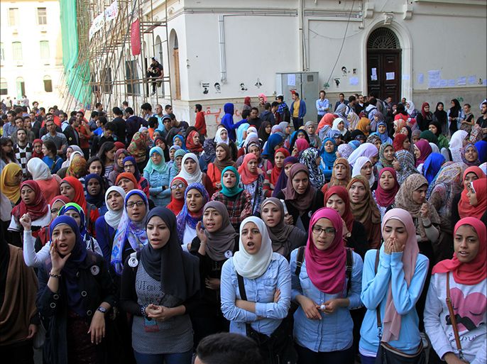 نحو-ألفي-امرأة-تم-اعتقالها-من-الانقلاب-العسكري-في-يوليو-2013-مسموح-باستخدام-الصورة