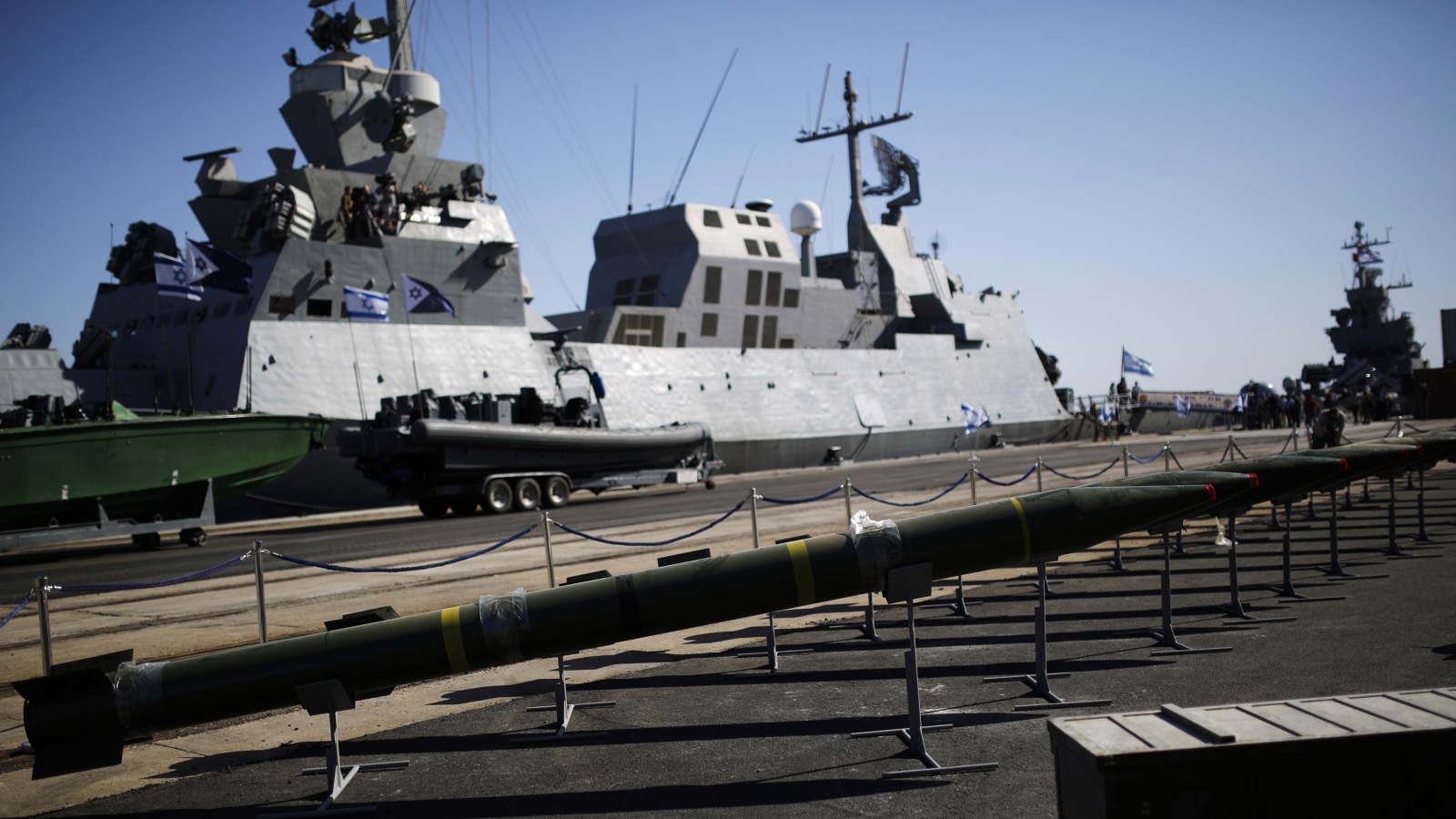‪إسرائيل تمتلك أسطولا في البحر الأحمر يجري مناورات ودوريات بشكل مستمر انطلاقا من ميناء إيلات‬ (رويترز-أرشيف)