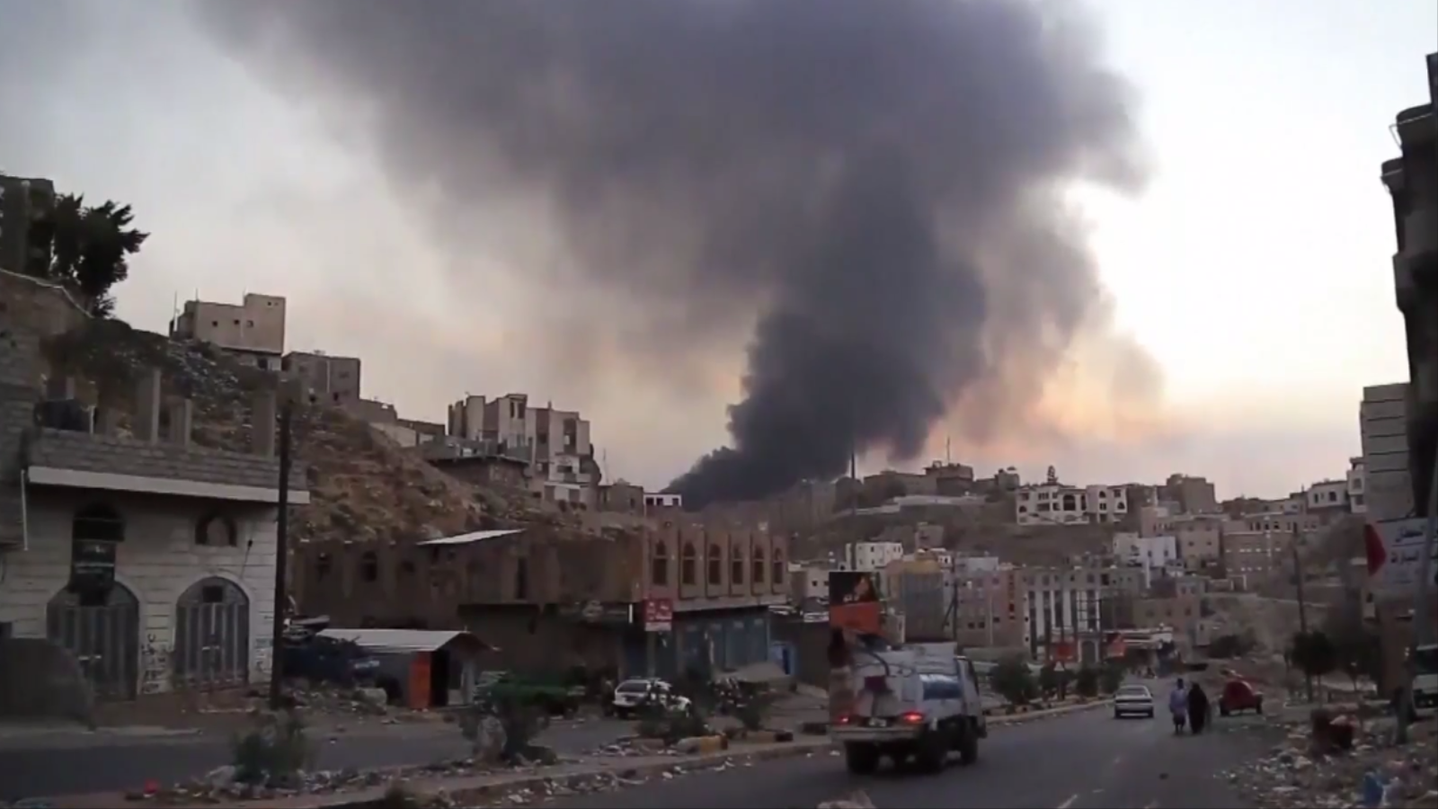 يتعمد التحالف تدمير اليمن بغرض تركيع اليمن وتركه في الشباك الخليجية الاقتصادية، فحتى في حال وجود تسوية ما مع جماعة الحوثي، فإن 