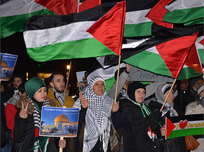 متظاهرات عبرن عن تمسكهن بالقدس عاصمة أبدية لفلسطين. الجزيرة نت.