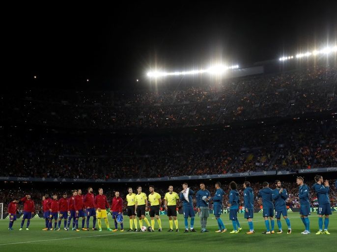 Soccer Football - Barcelona v Real Madrid Spanish Super Cup First Leg - Barcelona, Spain - August 13, 2017 Players line up before the match REUTERS/Juan Medina