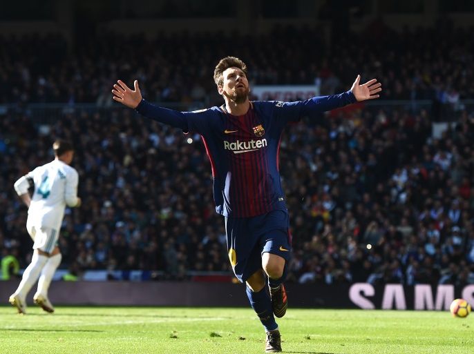 MADRID, SPAIN - DECEMBER 23: Lionel Messi of Barcelona celebrates after scoring his sides second goal during the La Liga match between Real Madrid and Barcelona at Estadio Santiago Bernabeu on December 23, 2017 in Madrid, Spain. (Photo by Denis Doyle/Getty Images)