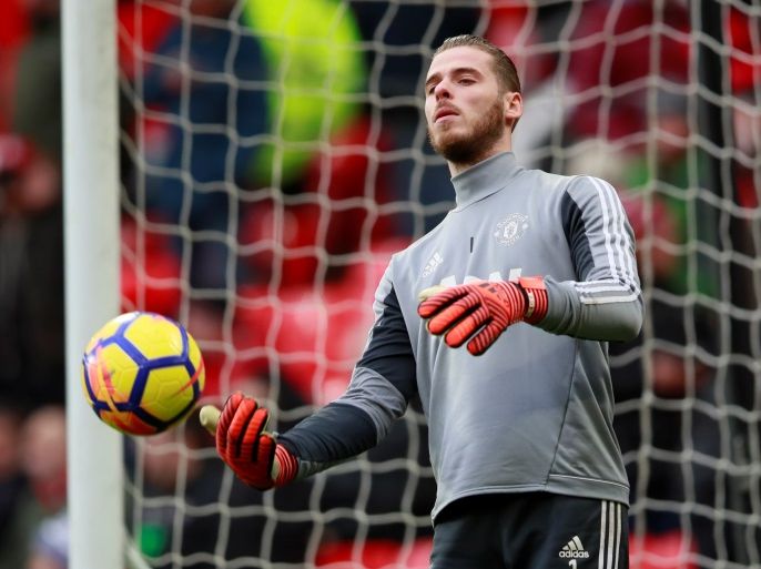 Soccer Football - Premier League - Manchester United vs Brighton & Hove Albion - Old Trafford, Manchester, Britain - November 25, 2017 Manchester United's David De Gea warms up before the game Action Images via Reuters/Jason Cairnduff EDITORIAL USE ONLY. No use with unauthorized audio, video, data, fixture lists, club/league logos or