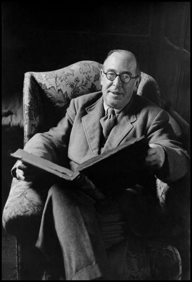 الكاتب والباحث الأيرلندي سي. إس. لويس (1898-1963م) (مواقع التواصل)